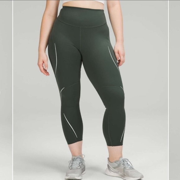 Lululemon Base Pace High-Rise Reflective Tight 25"
Smoked Spruce Green 10 - Picture 2 of 10